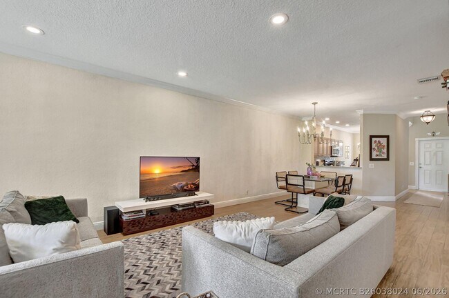 Building Photo - 6682 Via Regina