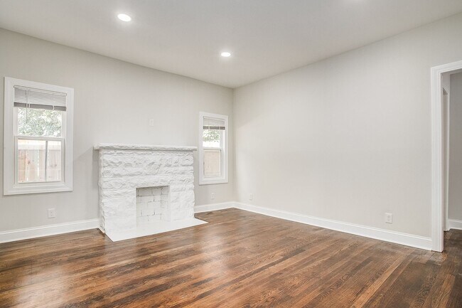 Building Photo - 2510 E 59th St