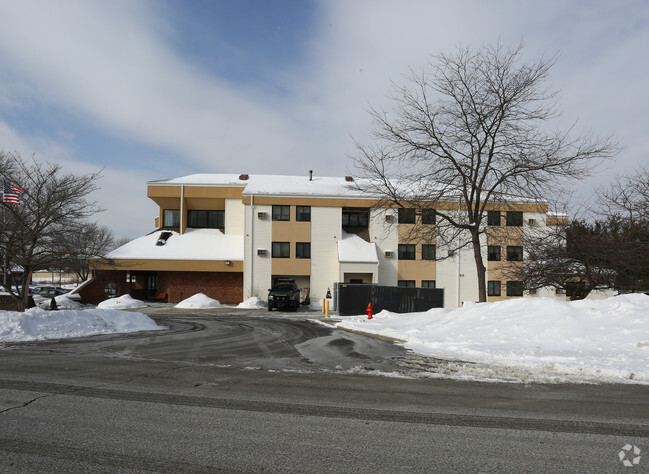 Building Photo - Greenport Manor