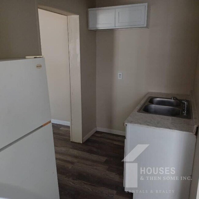 Building Photo - 120 Owens St