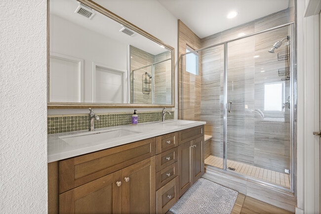 Building Photo - 1068 Hampton Dr