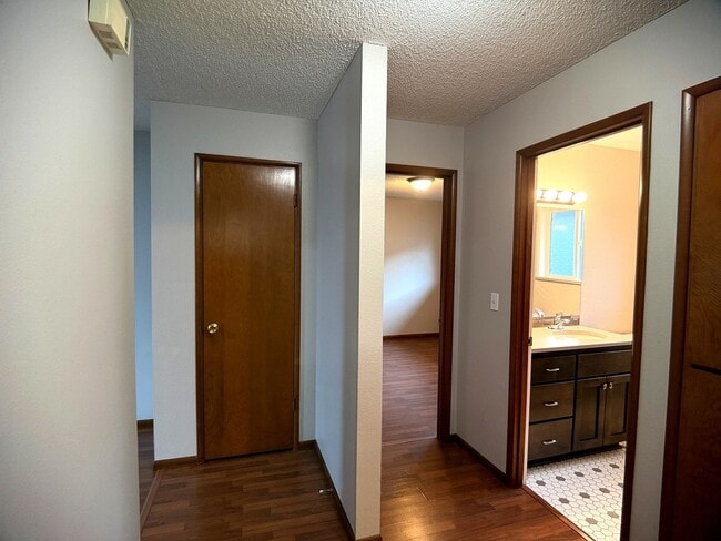 Building Photo - 615 E 22nd St