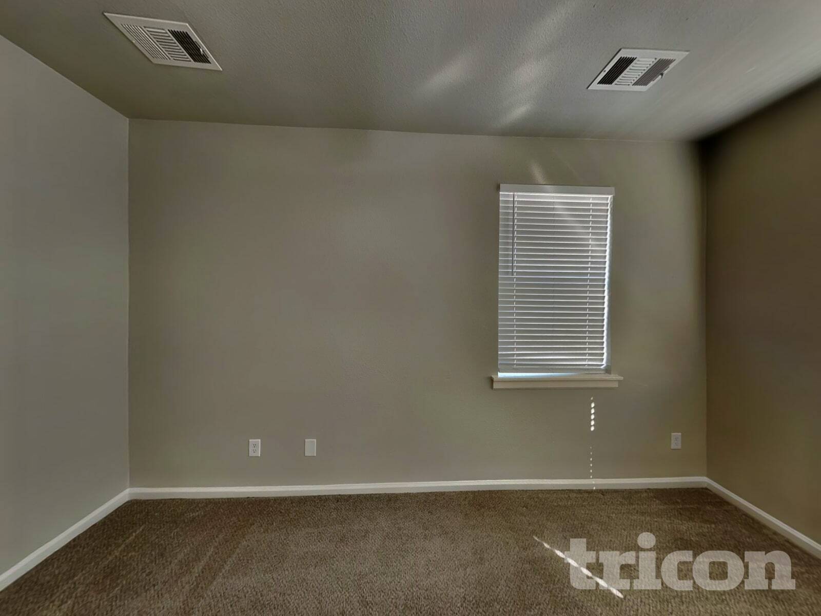 Building Photo - 624 Nora Ln