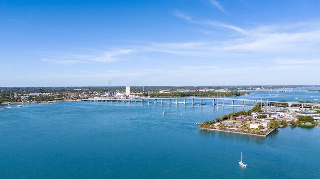 Building Photo - 1301 Emerald Terrace