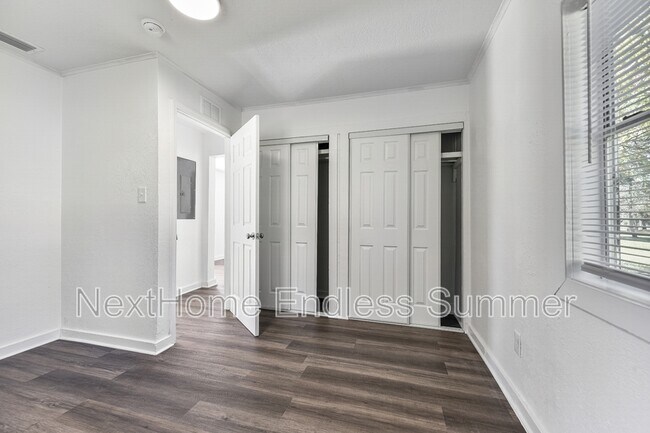 Building Photo - 135 Mccallman Rd