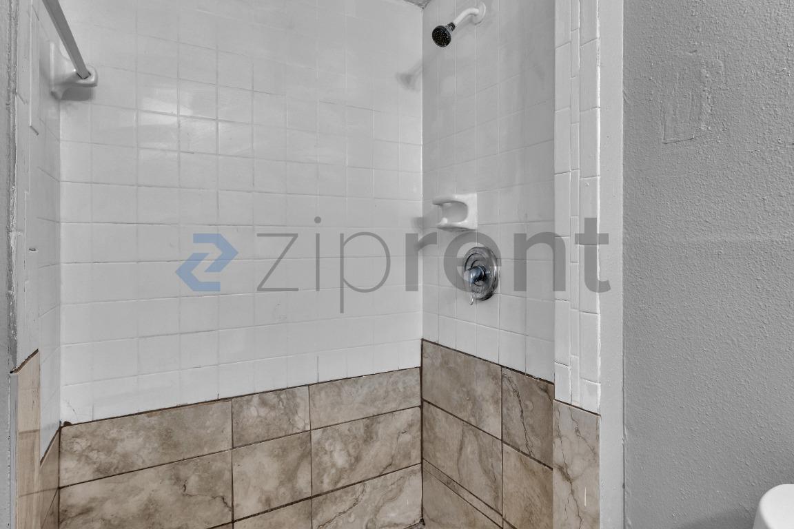 Building Photo - Unit 2