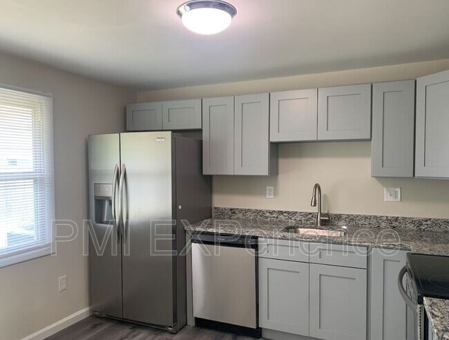 Building Photo - 5600 Daniel Cir