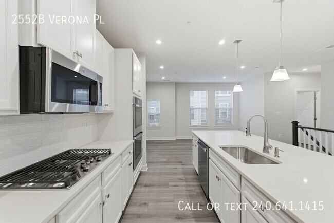 Building Photo - 2552B Verona Pl-