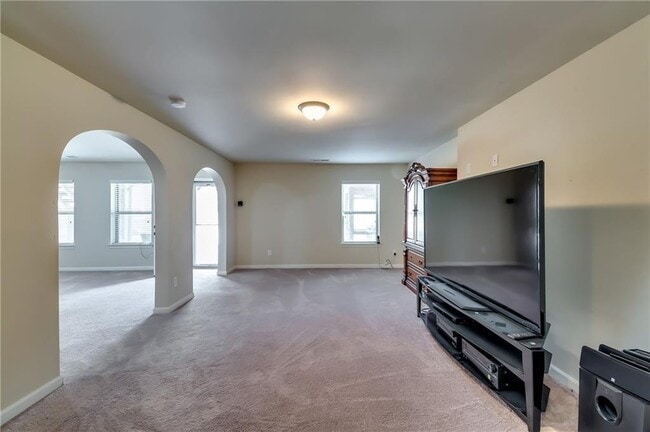 Building Photo - 2216 Golden Eagle Dr