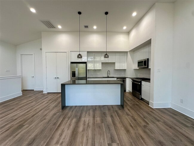 Building Photo - 6642 Del Rio St