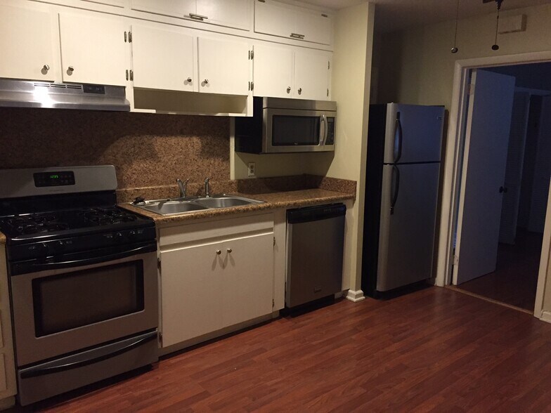 Updated kitchen, new stainless steel whirlpool appliances. - 1512 South Louisiana Street