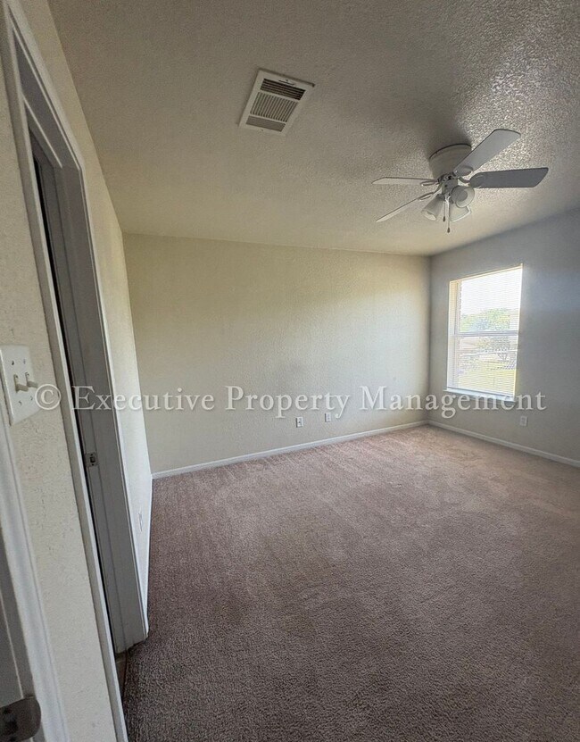 Building Photo - 208 Janelle Dr