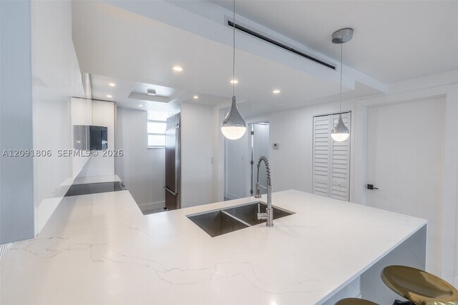 Building Photo - 1003 N Miami Beach Blvd