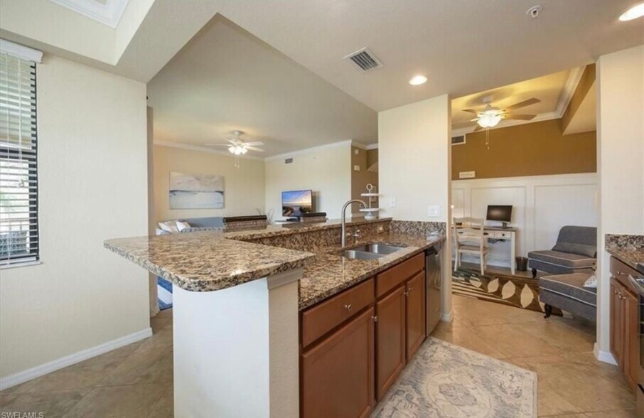 Building Photo - 9731 Acqua Ct