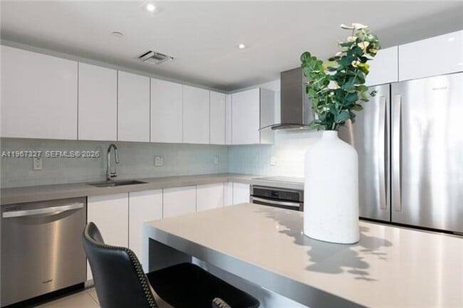 Building Photo - 1600 NE 1st Ave