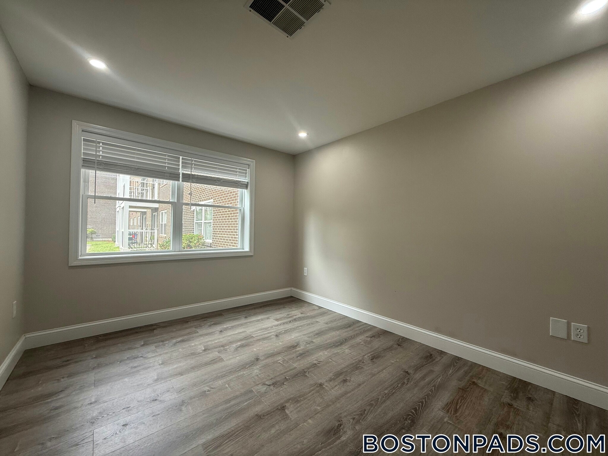 Building Photo - 21 Kenmar Dr