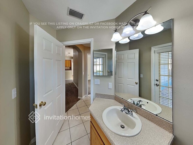 Building Photo - 1106 Barclay Wood Dr