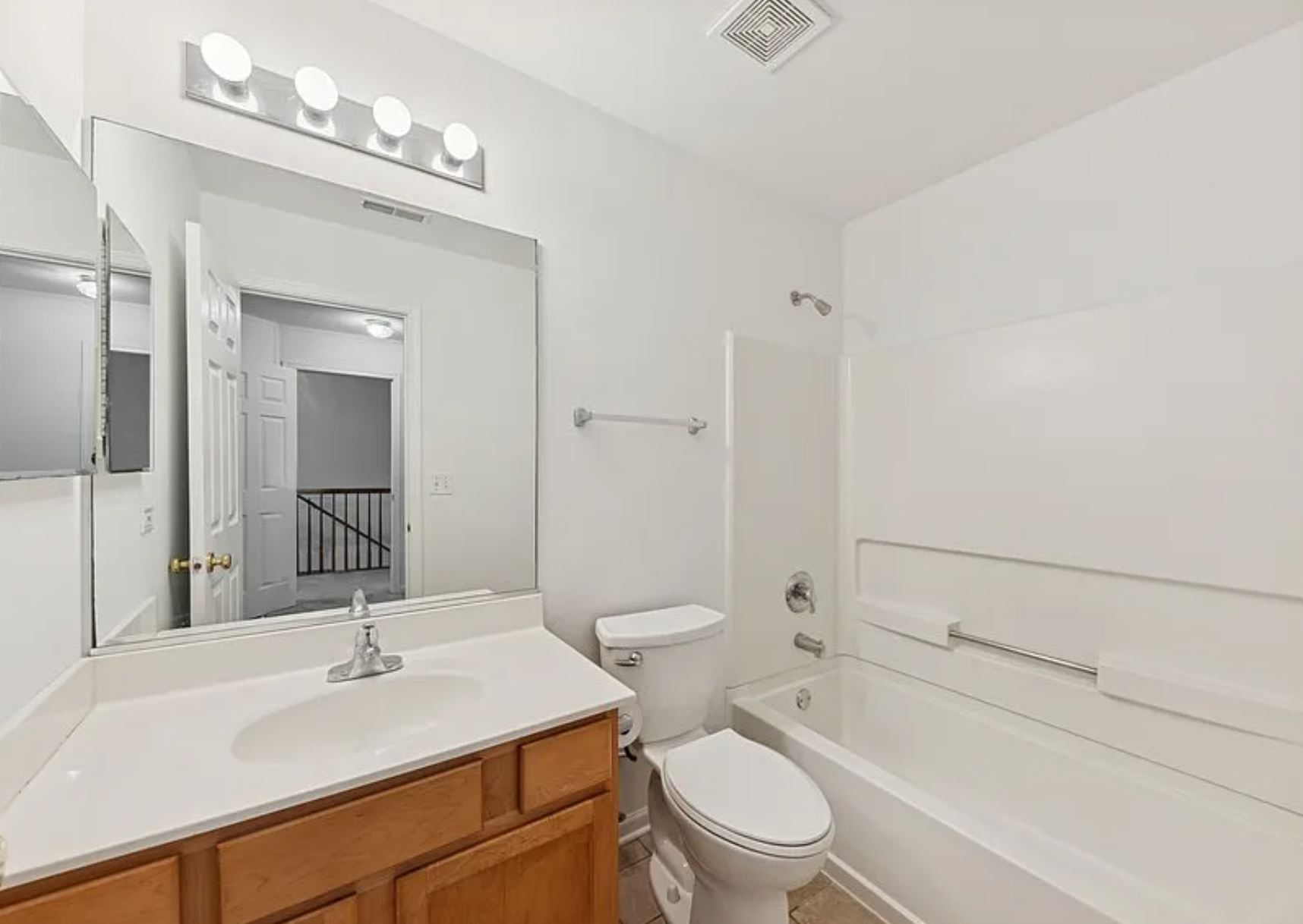 Building Photo - 376 N Patriot Dr