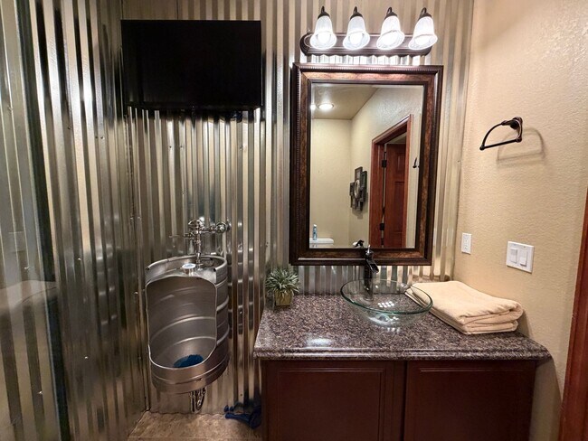 Building Photo - Luxury Furnished Executive Home with Entertainers Basement, Trex Deck & 3-Car Garage