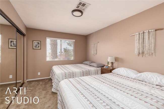 Building Photo - Beautiful 2-bedroom 2-bathroom upstairs un...