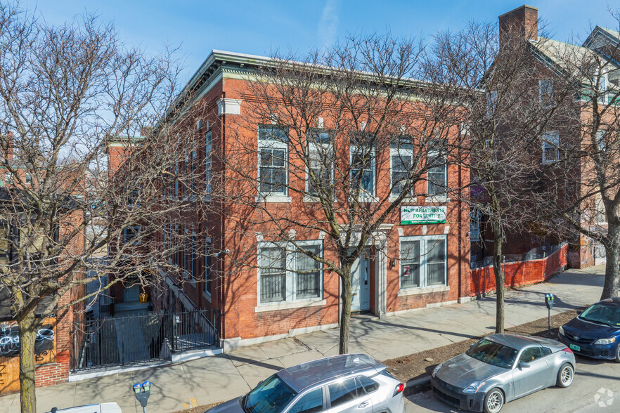 Building Photo - 260 College St