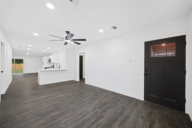 Building Photo - 125 Bolden St