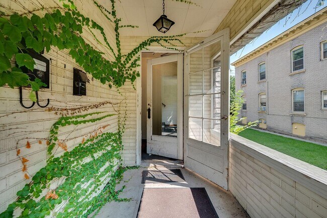 Building Photo - 2501 Emerson Ave S