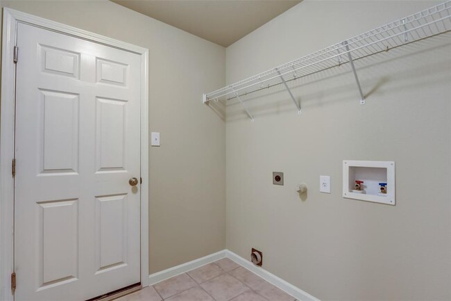 Building Photo - 834 Dark Horse Ln