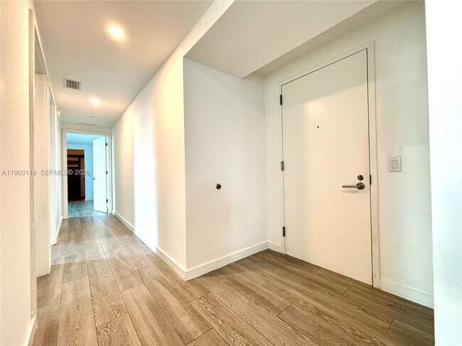 Building Photo - 501 NE 31st St