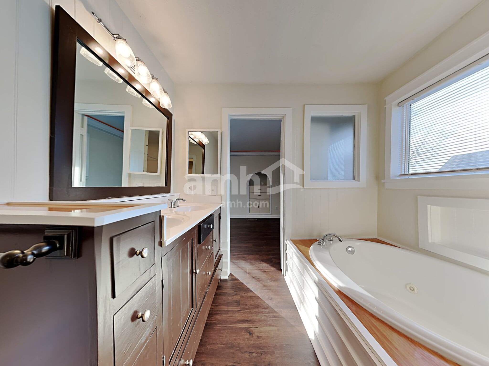 Building Photo - 17895 Grassy Knoll Dr