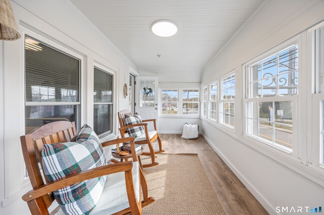 Building Photo - 3 Main St