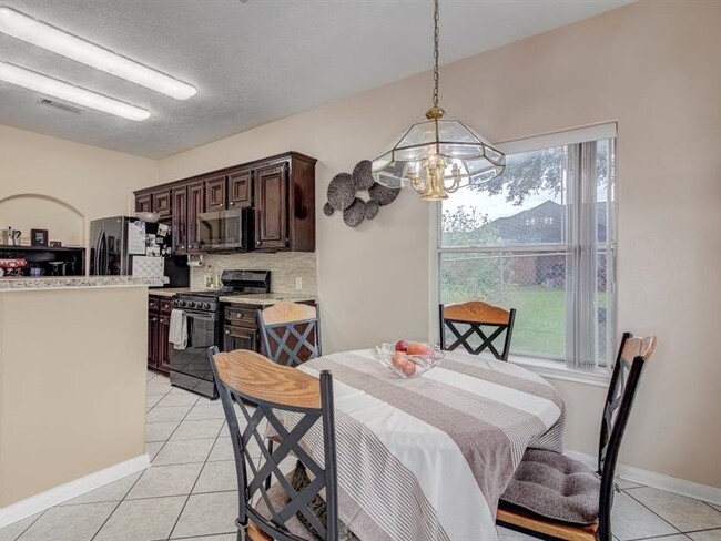 Building Photo - 8422 Tavenor Ln