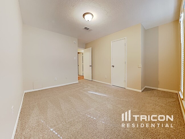 Building Photo - 7911 Bluff Trail Dr