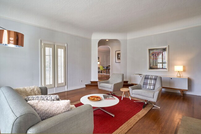 Building Photo - 1237 Hi Point St