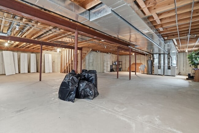 Building Photo - 14031 Preston Dr
