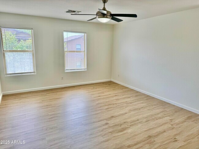 Building Photo - 2436 E Meadow Creek Way