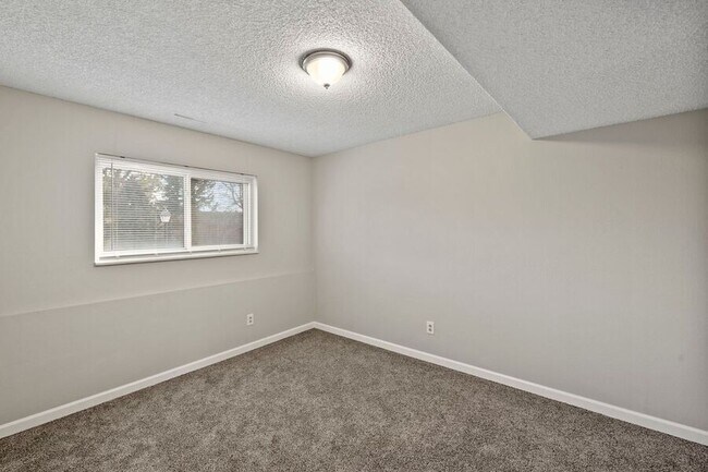 Building Photo - 1404 Imperial Rd