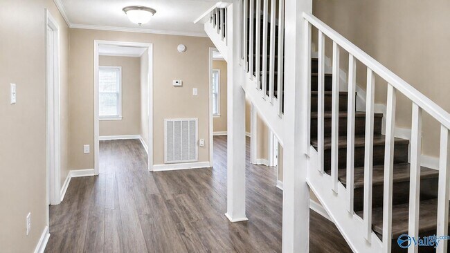 Building Photo - 3912 Pine Ave SW