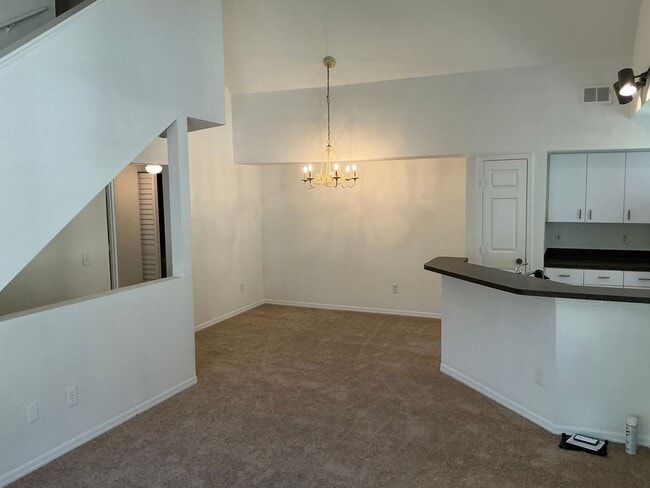 Building Photo - Spacious 2-Bedroom Loft Condo in Gated Azu...
