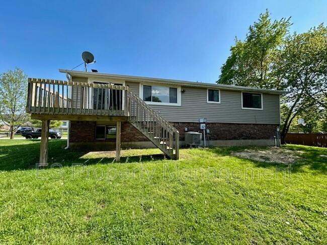 Building Photo - 1180 Standish Dr