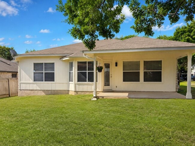 Building Photo - 1017 Reynaldo St