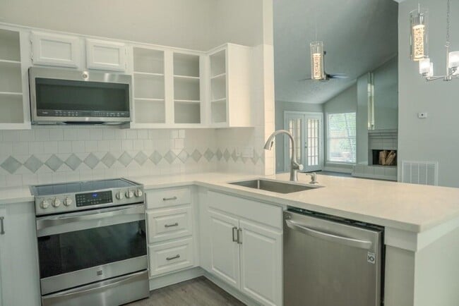 Building Photo - 3411 Hollandale Dr