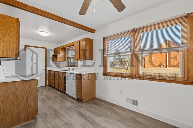 Building Photo - 2803 S Glenn Ave