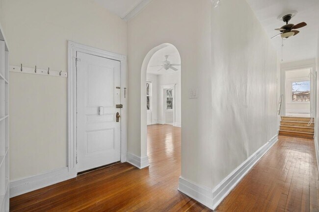 Building Photo - 6 Bonn Pl