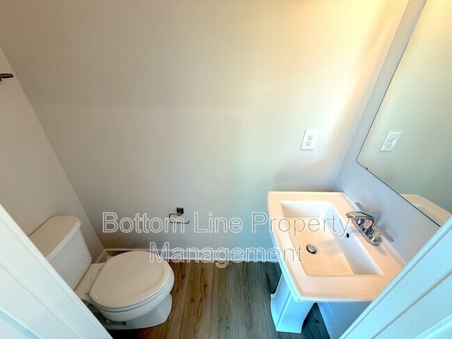 Building Photo - 1520 Samuel St