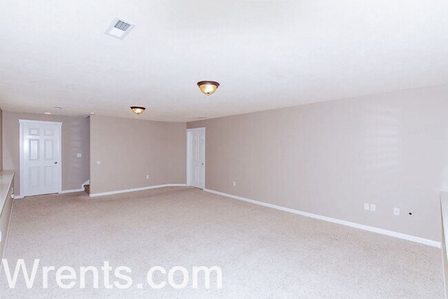Building Photo - Stunning 4 Bed, 3 Bath Home in Gated 5-Mil...