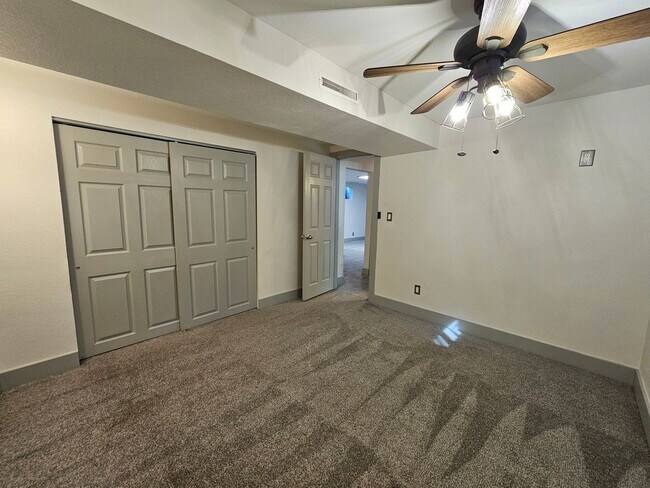 Building Photo - Comfortable 4 bed, 2 bath home in 80906!