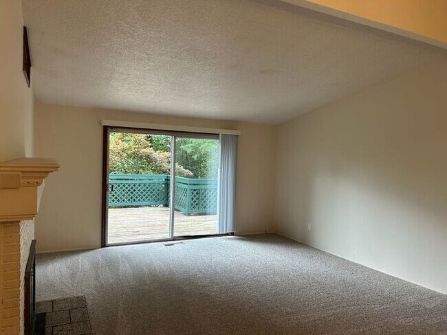 Building Photo - Charming 4 Bed Happy Valley Home