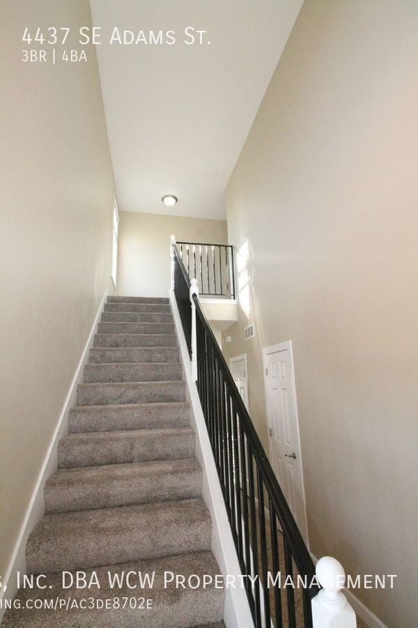 Building Photo - 4437 SE Adams St