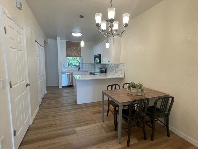 Building Photo - 3970 SW 20th Ave